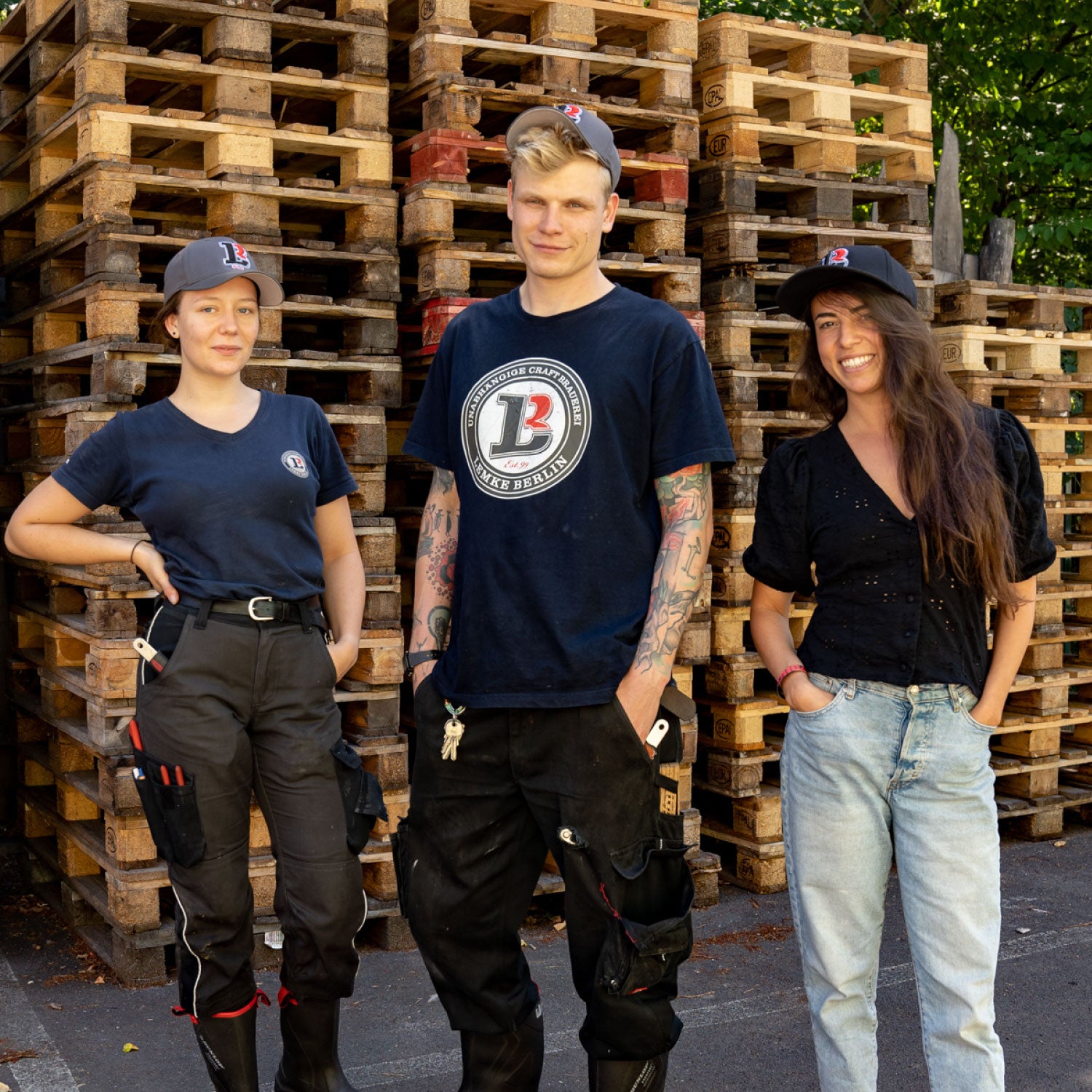 Lade das Bild in den Galerie-Viewer, BASECAP „LB“ LOGO / GEBOGEN